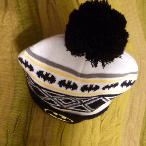 Batman DC Comics Ladies Winter Hat  Bennie with Pom - Picture 4 of 8